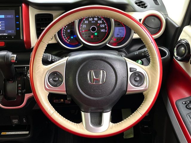 �y�����v�����X�e�A�����O�z�㎿�Ȋv���g�p���邱�ƂŁA��ɂ����������݂ƂĂ��^�]���₷���n���h���ł���