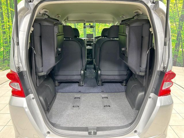 ���i�̂���������ʋ΁A���}���ɏ\���ȉ׎��X�y�[�X���m�ۂ��Ă���܂��B�Z�J���h�V�[�g��|���ƁA�傫�ȉו��̐ύڂ��\�ł���