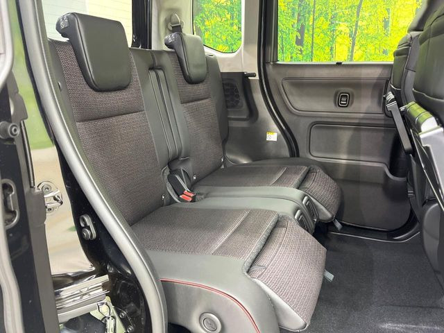 【オットマン付セカンドシート】足を延ばしてリラックスしたいときに便利なオットマン!ロングドライブや仮眠の際にもゆったり快適にお過ごしいただけます♪