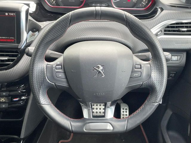 ���}���`�t�@���N�V�����X�e�A�����O:�n���h���̍��E�̃{�^���ŃI�[�f�B�I�̑I���≹�ʂ̒��߂��\�ł��B�n���h�����������������ł���̂ň��S�ł��ˁ�