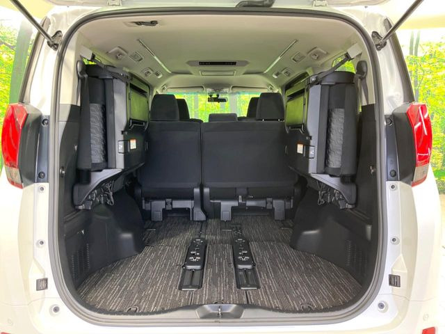 ���i�̂���������ʋ΁A���}���ɏ\���ȉ׎��X�y�[�X���m�ۂ��Ă���܂��B�Z�J���h�V�[�g��|���ƁA�傫�ȉו��̐ύڂ��\�ł���