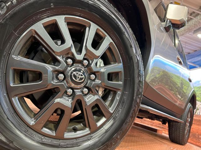 �y����18�C���`�A���~�z�C�[���z�O�ςɃ}�b�`���������A���~�z�C�[���𑕒����Ă���܂��B�e��ЊO�A���~�z�C�[����A�X�^�b�h���X�^�C�����戵�����Ă���܂��B���񂲑��k����������