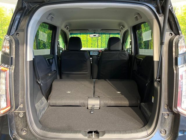 ���i�̂���������ʋ΁A���}���ɏ\���ȉ׎��X�y�[�X���m�ۂ��Ă���܂��B�Z�J���h�V�[�g��|���ƁA�傫�ȉו��̐ύڂ��\�ł���