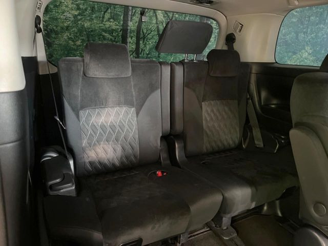 3列目シートはもちろん状態良好☆大人でもゆったりと座って頂けますので、大人数でのお出かけもラクラクです♪ご家族で、気の知れた仲間で、ドライブに行くのが楽しみですね♪