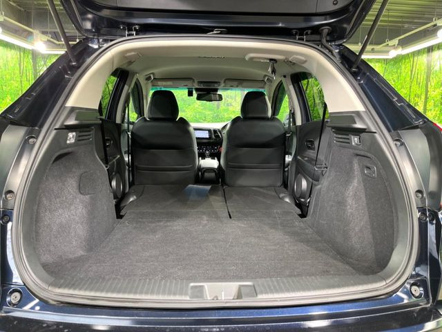 後席を格納すると、これだけの広さが!シーンに合わせたシートアレンジで、大きな荷物も積むことが出来ます♪