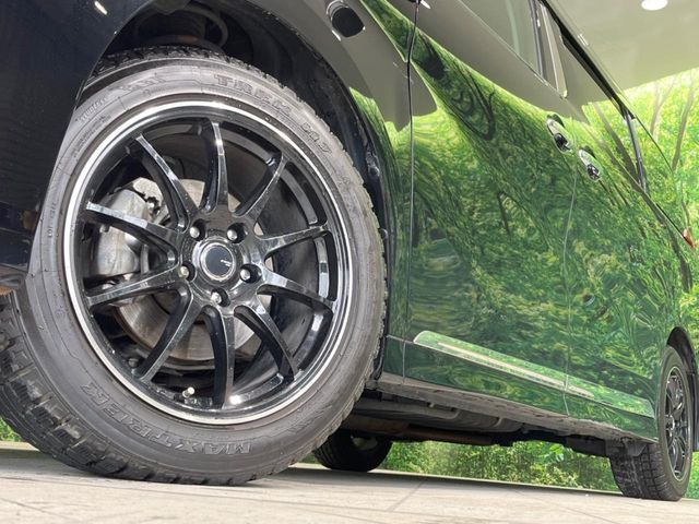 【18インチアルミホイール】外観にマッチしたアルミホイールを装着しております。各種アルミホイールや、スタッドレスタイヤも取扱いしております。是非ご相談ください♪