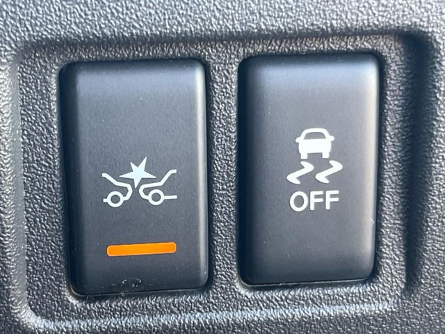 �y�G�}�[�W�F���V�[�u���[�L�z���s���ɑO���̎ԗ�����F�����A�Փ˂������Ȏ��͌x��ƃu���[�L�ŏՓˉ���Ɣ�Q�y�����A�V�X�g�B�����S�Ƀh���C�u�����y���݂��������܂��B