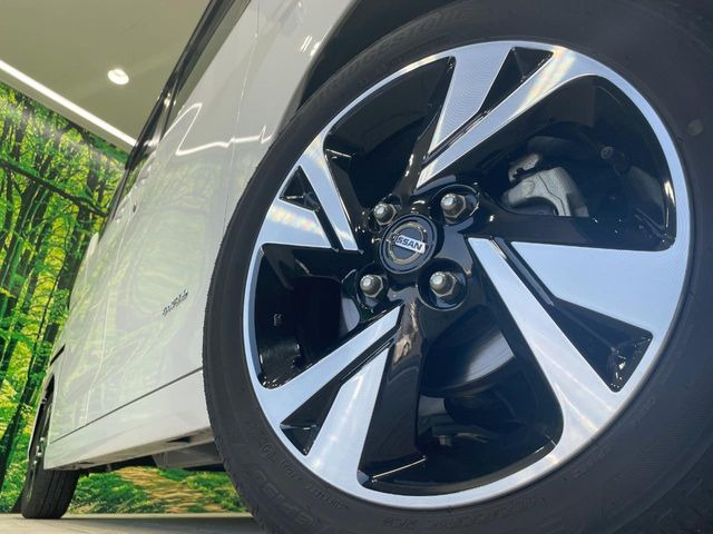 �y����15�C���`�A���~�z�C�[���z�O�ςɃ}�b�`���������A���~�z�C�[���𑕒����Ă���܂��B�e��ЊO�A���~�z�C�[����A�X�^�b�h���X�^�C�����戵�����Ă���܂��B���񂲑��k����������