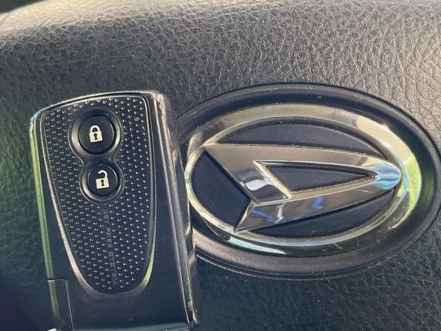 �y�L�[�t���[�V�X�e���z�J�o����|�P�b�g�ɓ��ꂽ�܂܂ł��h�A�̎{���E�������\�ȃX�}�[�g�L�[�𑕔��B�G���W���̃I���E�I�t�����J�M�����o���K�v����������Ƃ��Ă��֗��ł���