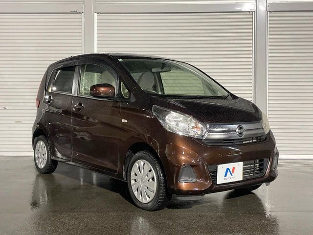 高透明度のガラス皮膜で撥水はもちろん、上質なツヤ・光沢を実現。紫外線や酸性雨から大切な愛車を保護し、色あせ・劣化を防止。「弾スプラッシュコート」、「弾プリミッサコート」からお選びいただけます。