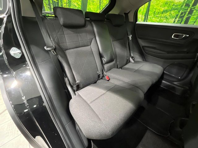 後部座席も気になるようなキズ・汚れやへたり等、大きなダメージはなく、良好な状態です。