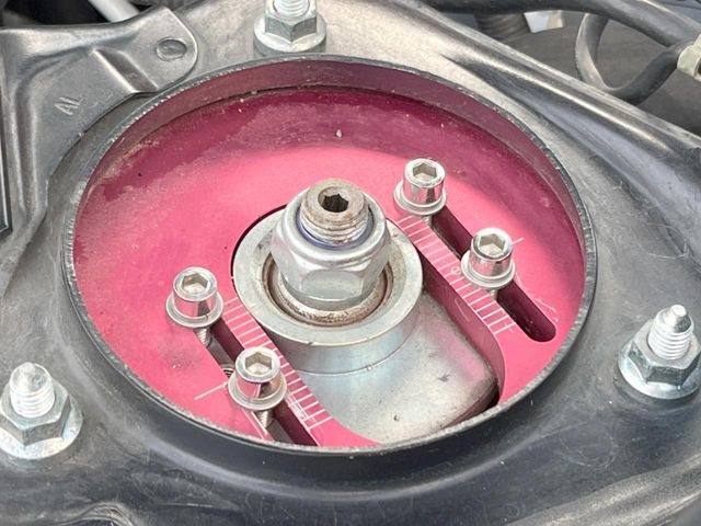 �yBLITZ���ԍ����z�ԍ����Ⴍ�Ȃ�A�X�^�C���b�V���Ȍ����ڂƂȂ��Ă���܂��B�ԗ��̏d�S�������鎖�ŁA���s���̈��萫�����サ�܂���