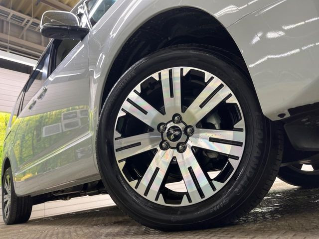 �y����18�C���`�A���~�z�C�[���z�O�ςɃ}�b�`���������A���~�z�C�[���𑕒����Ă���܂��B�e��ЊO�A���~�z�C�[����A�X�^�b�h���X�^�C�����戵�����Ă���܂��B���񂲑��k����������