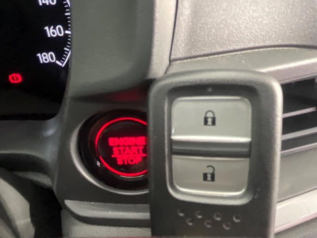 �yHonda�X�}�[�g�L�[�z�J�o����|�P�b�g�ɓ��ꂽ�܂܂ł��h�A�̎{���E�������\�ȃX�}�[�g�L�[�𑕔��B�G���W���̃I���E�I�t�����J�M�����o���K�v����������Ƃ��Ă��֗��ł���