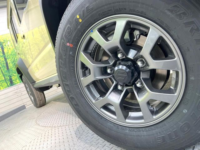 【純正アルミホイール】外観にマッチした純正アルミホイールを装着しております。各種社外アルミホイールや、スタッドレスタイヤも取扱いしております。是非ご相談ください♪
