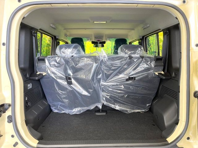 ���i�̂���������ʋ΁A���}���ɏ\���ȉ׎��X�y�[�X���m�ۂ��Ă���܂��B�Z�J���h�V�[�g��|���ƁA�傫�ȉו��̐ύڂ��\�ł���