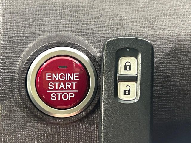 �yHonda�X�}�[�g�L�[�z�J�o����|�P�b�g�ɓ��ꂽ�܂܂ł��h�A�̎{���E�������\�ȃX�}�[�g�L�[�𑕔��B�G���W���̃I���E�I�t�����J�M�����o���K�v����������Ƃ��Ă��֗��ł���