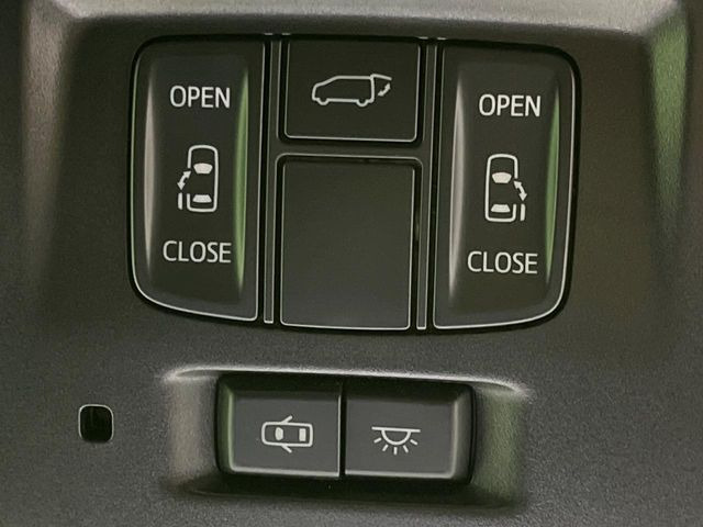 【両側パワースライドドア】スマートキーや運転席のスイッチで後席両側スライドドアの開閉が可能♪電動だから力を入れてドアを開ける必要が無く、小さなお子様でも簡単に開け閉めでき快適です♪