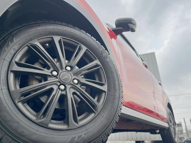 �y�A���~�z�C�[���z�O�ςɃ}�b�`�����A���~�z�C�[���𑕒����Ă���܂��B�e��A���~�z�C�[����A�X�^�b�h���X�^�C�����戵�����Ă���܂��B���񂲑��k����������