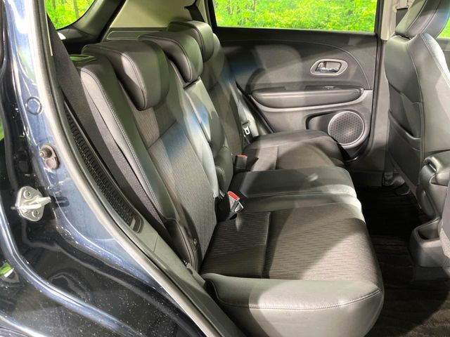 後部座席も気になるようなキズ・汚れやへたり等、大きなダメージはなく、良好な状態です。