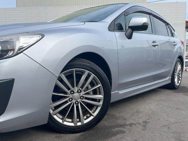 �y�O���[�h��p����17�C���`�A���~�z�C�[���z�f�U�C�����̍��������A���~�z�C�[���𑕒����Ă���܂��B�e��ЊO�A���~�z�C�[����A�X�^�b�h���X�^�C�����戵�����Ă���܂��B���񂲑��k����������