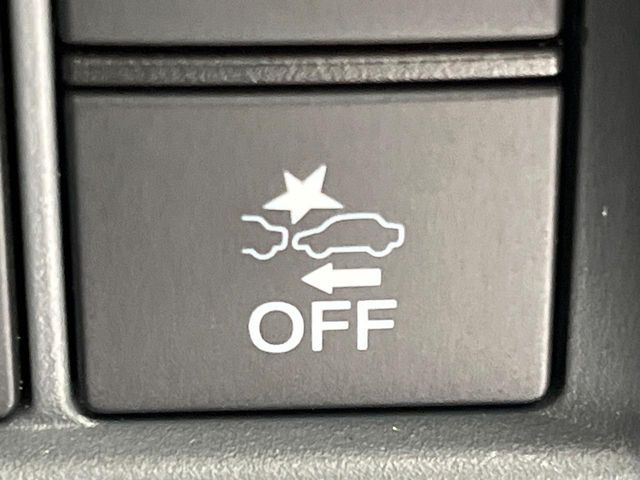 �y�z���_�Z���V���O�z���s���ɑO���̎ԗ�����F�����A�Փ˂������Ȏ��͌x��ƃu���[�L�ŏՓˉ���Ɣ�Q�y�����A�V�X�g�B�����S�Ƀh���C�u�����y���݂��������܂��B