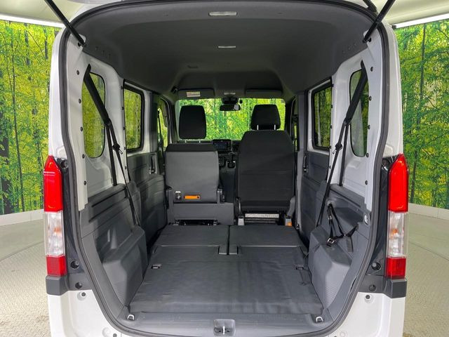 ���i�̂���������ʋ΁A���}���ɏ\���ȉ׎��X�y�[�X���m�ۂ��Ă���܂��B�Z�J���h�V�[�g��|���ƁA�傫�ȉו��̐ύڂ��\�ł���