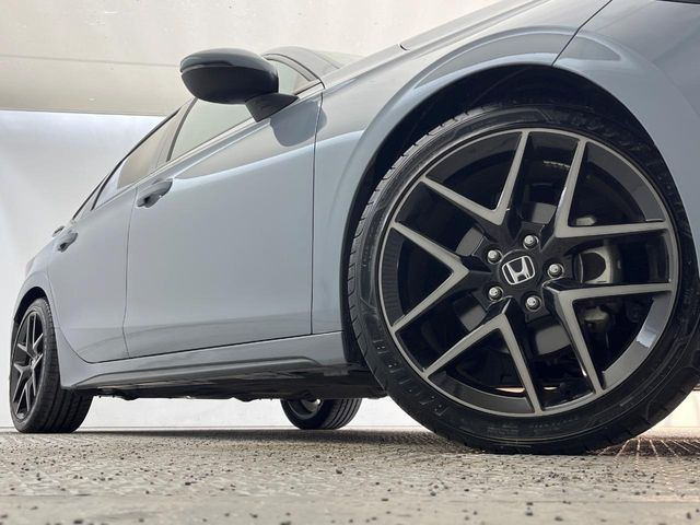 �y����18�C���`�A���~�z�C�[���z�O�ςɃ}�b�`���������A���~�z�C�[���𑕒����Ă���܂��B�e��ЊO�A���~�z�C�[����A�X�^�b�h���X�^�C�����戵�����Ă���܂��B���񂲑��k����������