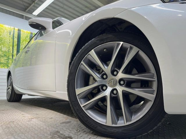 【純正17インチアルミホイール】外観にマッチした純正アルミホイールを装着しております。各種社外アルミホイールや、スタッドレスタイヤも取扱いしております。是非ご相談ください♪