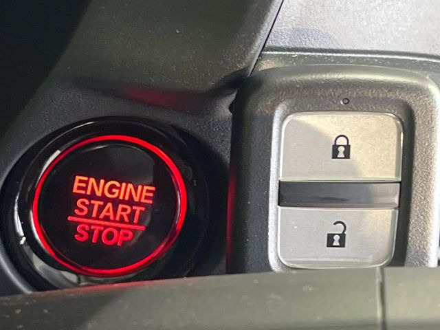 �yHonda�X�}�[�g�L�[�z�J�o����|�P�b�g�ɓ��ꂽ�܂܂ł��h�A�̎{���E�������\�ȃX�}�[�g�L�[�𑕔��B�G���W���̃I���E�I�t�����J�M�����o���K�v����������Ƃ��Ă��֗��ł���