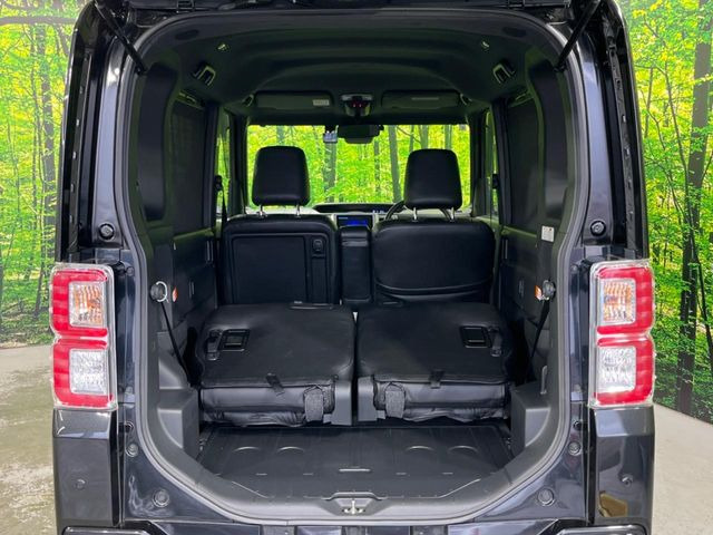 ���i�̂���������ʋ΁A���}���ɏ\���ȉ׎��X�y�[�X���m�ۂ��Ă���܂��B�Z�J���h�V�[�g��|���ƁA�傫�ȉו��̐ύڂ��\�ł���