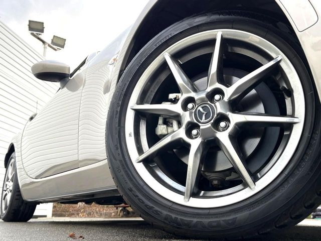 �y����16�C���`�A���~�z�C�[���z�O�ςɃ}�b�`���������A���~�z�C�[���𑕒����Ă���܂��B�e��ЊO�A���~�z�C�[����A�X�^�b�h���X�^�C�����戵�����Ă���܂��B���񂲑��k����������