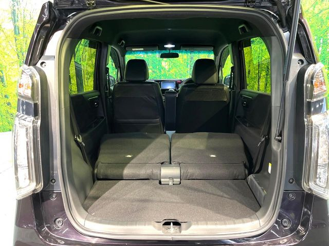 ���i�̂���������ʋ΁A���}���ɏ\���ȉ׎��X�y�[�X���m�ۂ��Ă���܂��B�Z�J���h�V�[�g��|���ƁA�傫�ȉו��̐ύڂ��\�ł���