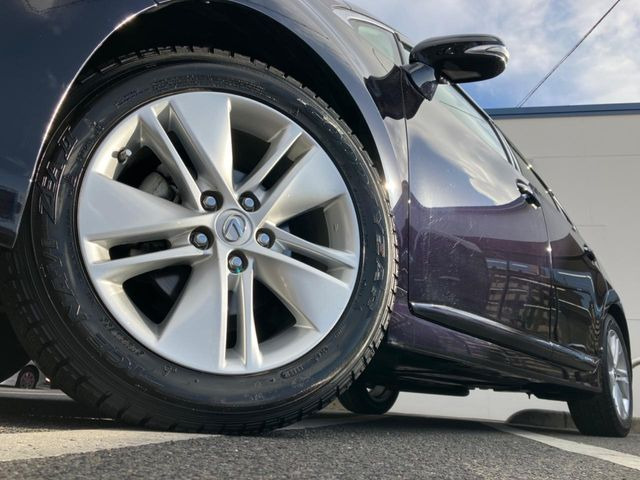 �y����17�C���`�A���~�z�C�[���z�O�ςɃ}�b�`���������A���~�z�C�[���𑕒����Ă���܂��B�e��ЊO�A���~�z�C�[����A�X�^�b�h���X�^�C�����戵�����Ă���܂��B���񂲑��k����������