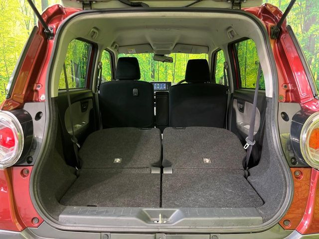 ���i�̂���������ʋ΁A���}���ɏ\���ȉ׎��X�y�[�X���m�ۂ��Ă���܂��B�Z�J���h�V�[�g��|���ƁA�傫�ȉו��̐ύڂ��\�ł���