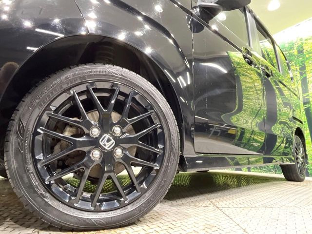 �y�O���[�h��p����15�C���`�A���~�z�C�[���z�f�U�C�����̍��������A���~�z�C�[���𑕒����Ă���܂��B�e��ЊO�A���~�z�C�[����A�X�^�b�h���X�^�C�����戵�����Ă���܂��B���񂲑��k����������