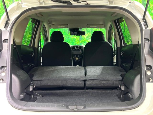 ���i�̂���������ʋ΁A���}���ɏ\���ȉ׎��X�y�[�X���m�ۂ��Ă���܂��B�Z�J���h�V�[�g��|���ƁA�傫�ȉו��̐ύڂ��\�ł���