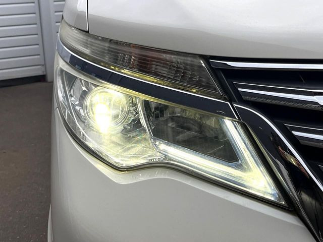 �yLED�w�b�h���C�g�z���V����ԑ��s�����ǍD�Ȏ��E���m�ۂ����S���ĉ^�]�ł��鍂�P�xLED�w�b�h���C�g�𑕔�!�_�����x�������A����d�͂��}�����Ă��܂��B