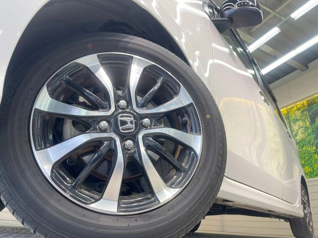 �y����14�C���`�A���~�z�C�[���z�O�ςɃ}�b�`���������A���~�z�C�[���𑕒����Ă���܂��B�e��ЊO�A���~�z�C�[����A�X�^�b�h���X�^�C�����戵�����Ă���܂��B���񂲑��k����������