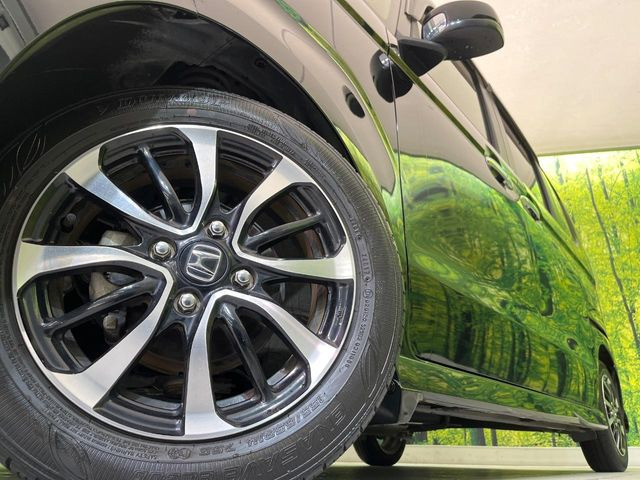 �y����15�C���`�A���~�z�C�[���z�O�ςɃ}�b�`���������A���~�z�C�[���𑕒����Ă���܂��B�e��ЊO�A���~�z�C�[����A�X�^�b�h���X�^�C�����戵�����Ă���܂��B���񂲑��k����������