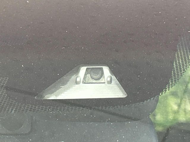 �y�z���_�Z���V���O�z���s���ɑO���̎ԗ�����F�����A�Փ˂������Ȏ��͌x��ƃu���[�L�ŏՓˉ���Ɣ�Q�y�����A�V�X�g�B�����S�Ƀh���C�u�����y���݂��������܂��B