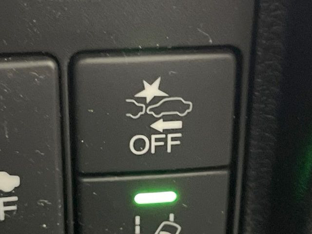 �y�z���_�Z���V���O�z���s���ɑO���̎ԗ�����F�����A�Փ˂������Ȏ��͌x��ƃu���[�L�ŏՓˉ���Ɣ�Q�y�����A�V�X�g�B�����S�Ƀh���C�u�����y���݂��������܂��B