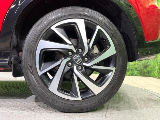 【純正18インチアルミホイール】外観にマッチした純正アルミホイールを装着しております。各種社外アルミホイールや、スタッドレスタイヤも取扱いしております。是非ご相談ください♪