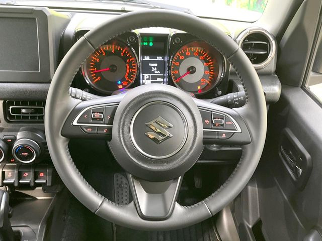 ステアリングも使用感が少なく、きれいな状態となっております♪