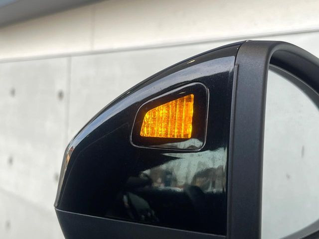 ���u���C���h�A�V�X�g�Z���T�[:���p����̎Ԃ����m���A�h���C�o�[���Ԑ��ύX���s���ۂɁA�x�����Ƌ��ɒ��ӂ𑣂��Ă������S�x���@�\�ł�!