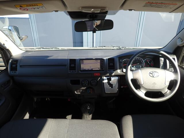 �C���p�l�摜�ɂȂ�܂��B�ԓ��͐��Ǝ҂ɂĎ����N���[�j���O�{�H�ς݂Ȃ̂ŁA��ϐ����ł��B