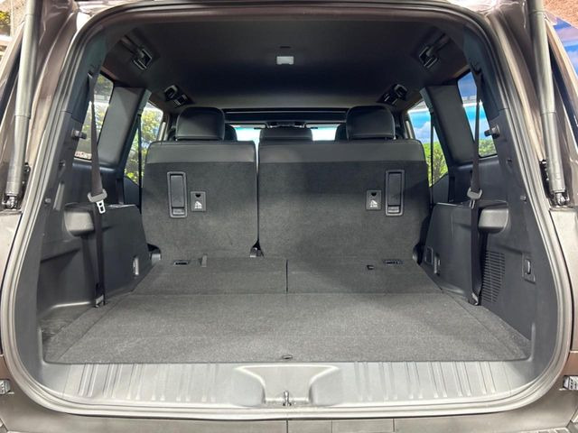 ���i�̂���������ʋ΁A���}���ɏ\���ȉ׎��X�y�[�X���m�ۂ��Ă���܂��B�Z�J���h�V�[�g��|���ƁA�傫�ȉו��̐ύڂ��\�ł���