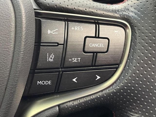 【レーダークルーズコントロール】高速道路での長距離走行が楽に!!自動で速度を保つクルーズコントロールが、衝突軽減システムと連携し、前方の車両を感知して車間を保つように速度調節してくれます!!