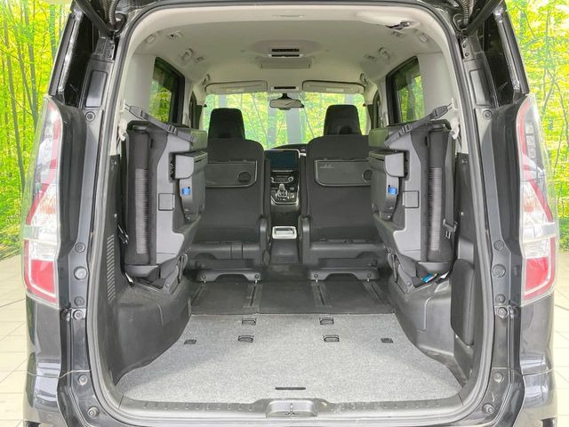 ���i�̂���������ʋ΁A���}���ɏ\���ȉ׎��X�y�[�X���m�ۂ��Ă���܂��B�Z�J���h�V�[�g��|���ƁA�傫�ȉו��̐ύڂ��\�ł���