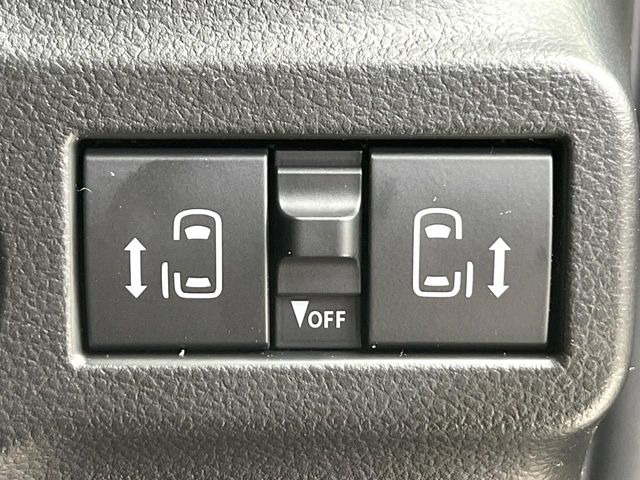 【両側パワースライドドア】スマートキーや運転席のスイッチで後席両側スライドドアの開閉が可能♪電動だから力を入れてドアを開ける必要が無く、小さなお子様でも簡単に開け閉めでき快適です♪